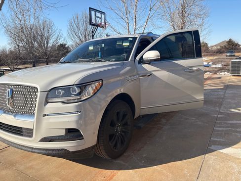 Used 2024 Lincoln Navigator Reserve w/ Monochromatic Package image 13