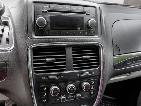 Used 2014 Dodge Grand Caravan SXT FWD image 14