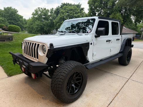 Used 2021 Jeep Gladiator Sport AWD/4WD image 1
