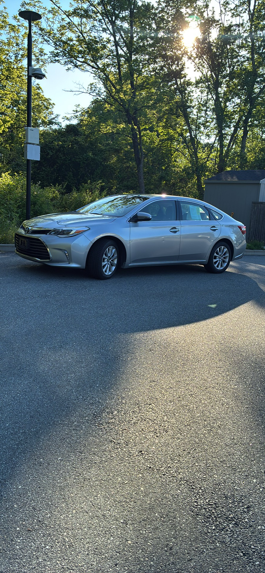 Used 2016 Toyota Avalon XLE FWD image 1