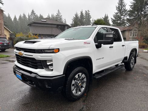 Used 2024 Chevrolet Silverado 2500 Custom w/ Custom Value Package image 1