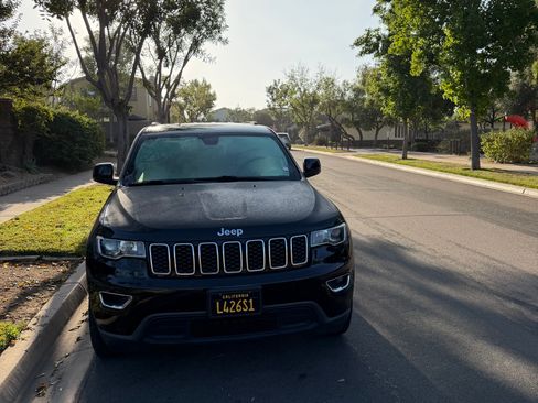 Used 2019 Jeep Grand Cherokee Laredo RWD image 5