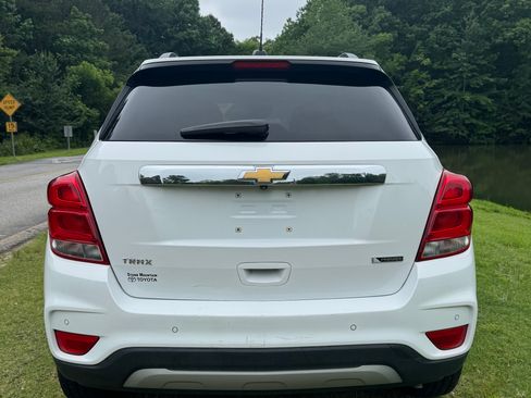 Used 2017 Chevrolet Trax Premier w/ Driver Confidence II Package FWD image 8