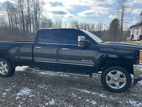 Used 2015 Chevrolet Silverado 2500 LTZ w/ Duramax Plus Package image 9