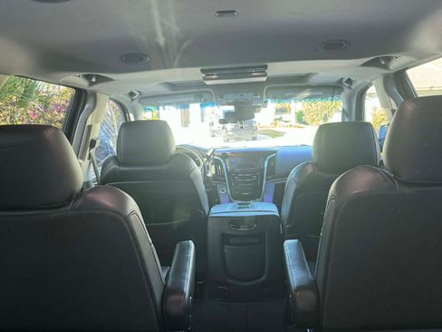 Used 2019 Cadillac Escalade Premium Luxury image 15