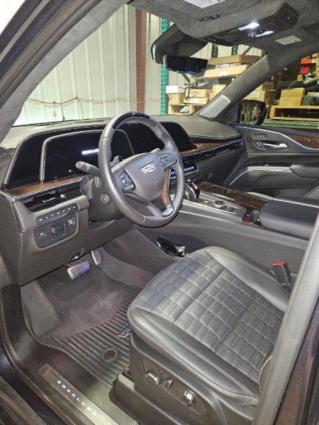 Used 2023 Cadillac Escalade Sport Platinum w/ LPO, ONYX Package AWD/4WD image 4