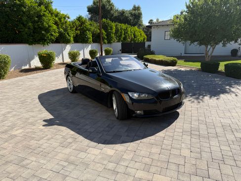 Used 2010 BMW 335i Convertible image 4