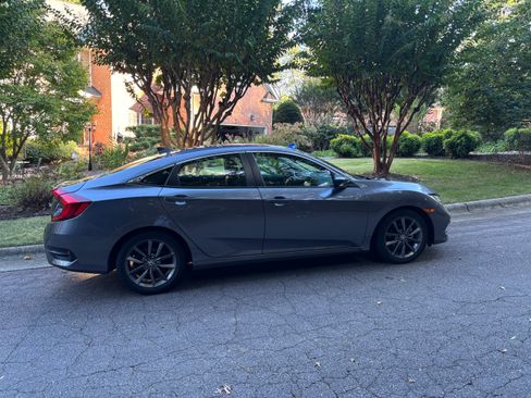 Used 2020 Honda Civic EX image 1