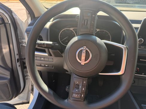 Used 2024 Nissan Rogue SV image 12