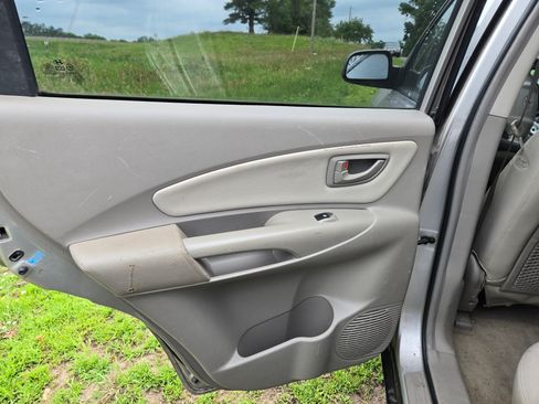 Used 2005 Hyundai Tucson LX FWD image 10