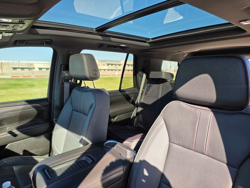 Used 2024 Chevrolet Tahoe RST w/ Luxury Package image 4