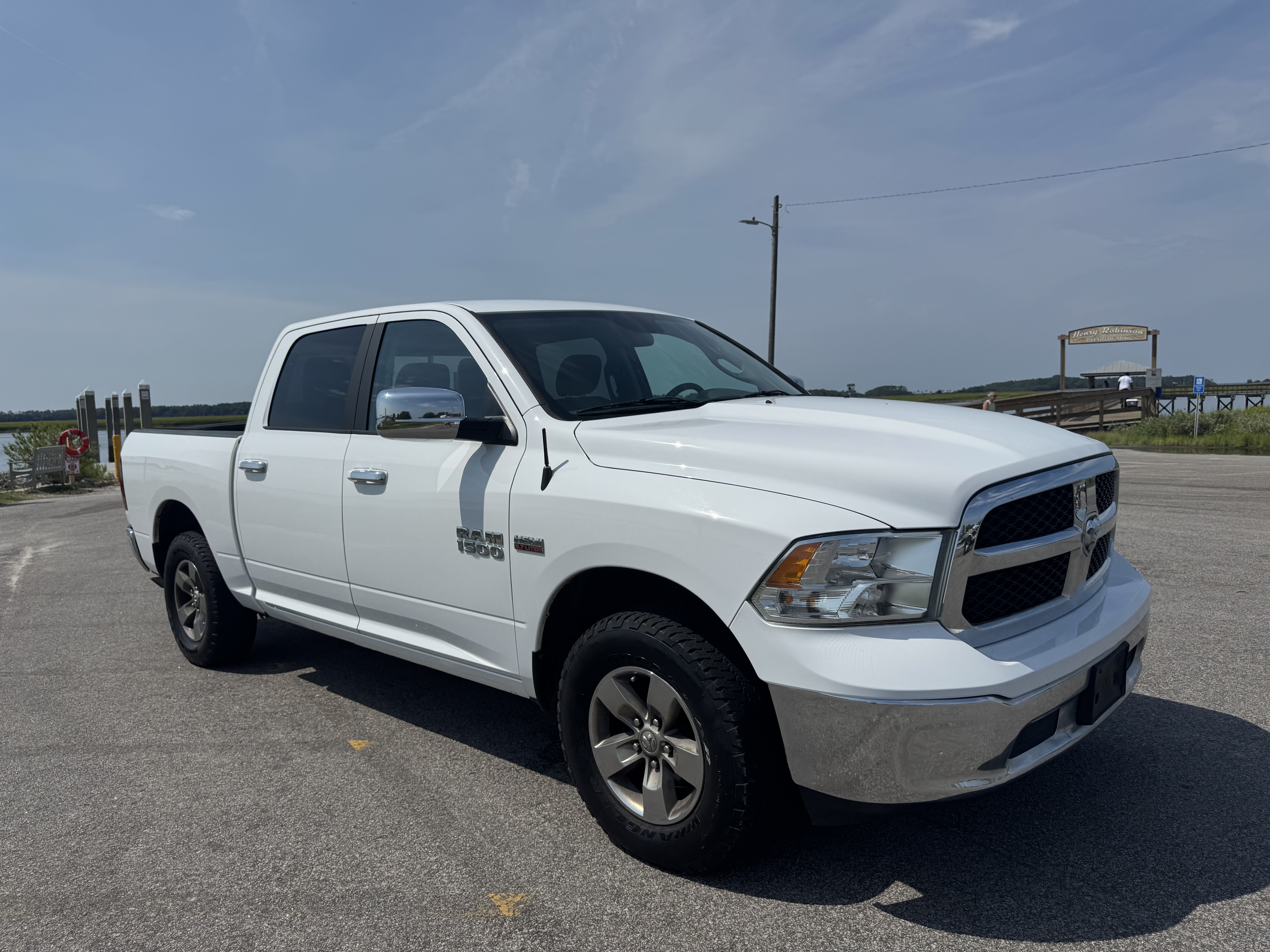Used 2018 RAM 1500 Classic SLT AWD/4WD image 9