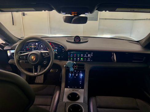 Used 2022 Porsche Taycan GTS image 13