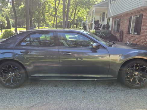 Used 2019 Chrysler 300 S w/ S Model Appearance Package RWD image 2