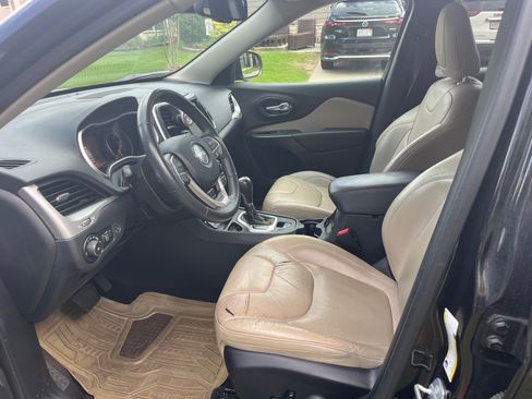 Used 2016 Jeep Cherokee Limited w/ Luxury Group FWD image 6