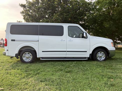 Used 2018 Nissan NV 3500 SL image 14