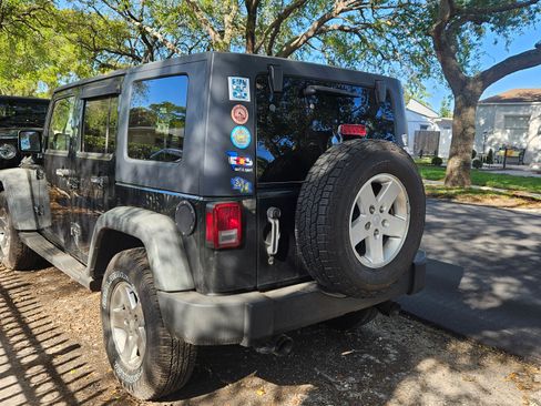 Used 2010 Jeep Wrangler Unlimited Sport image 4