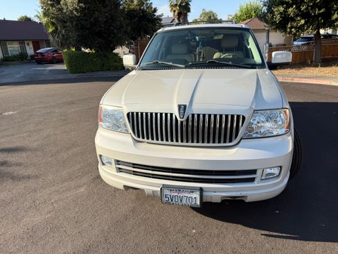 Used 2006 Lincoln Navigator Luxury AWD/4WD image 9