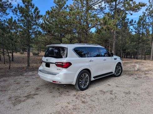 Used 2018 INFINITI QX80 4WD w/ Deluxe Technology Package image 2