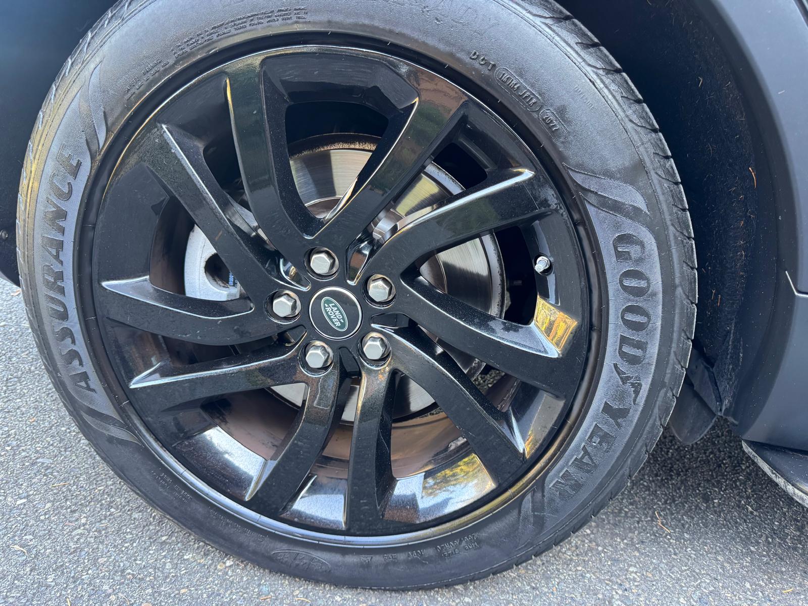Used 2018 Land Rover Discovery HSE AWD/4WD image 15
