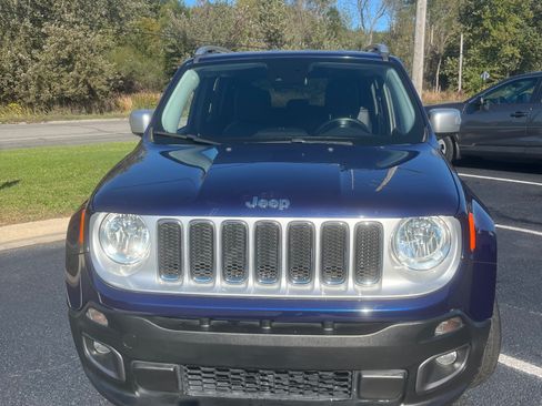 Used 2017 Jeep Renegade Limited image 2