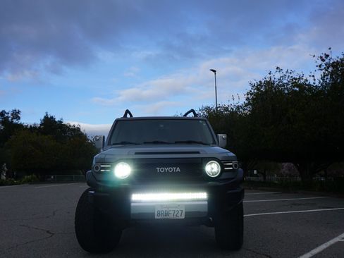 Used 2014 Toyota FJ Cruiser 4WD w/ Convenience Package image 8