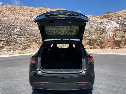 Used 2018 Tesla Model X 100D AWD/4WD image 12