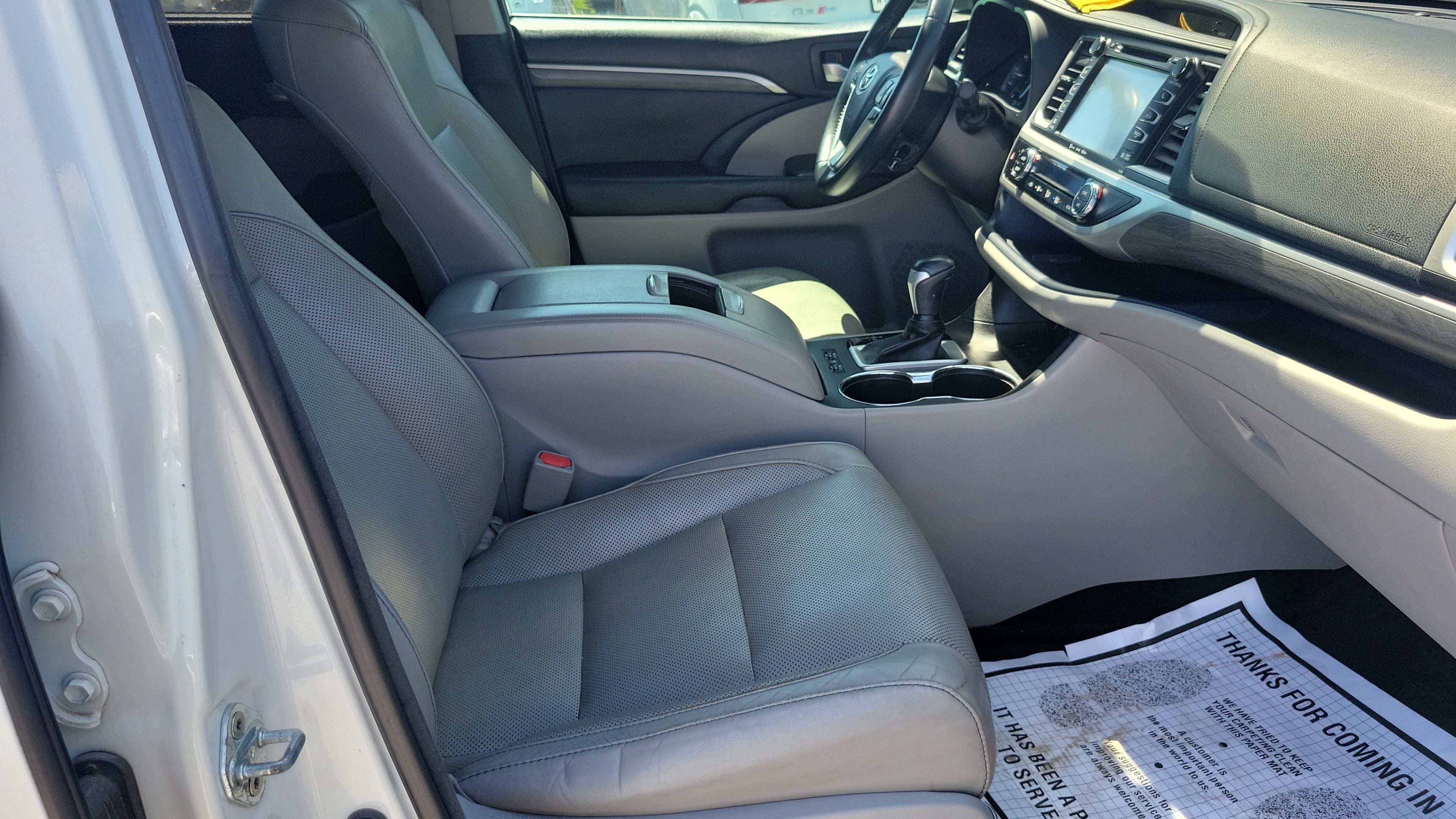 Used 2017 Toyota Highlander Limited FWD image 10