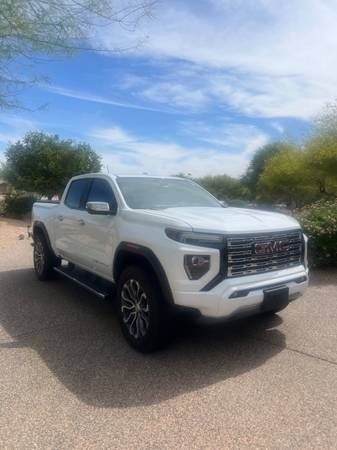 Used 2024 GMC Canyon Denali AWD/4WD image 1