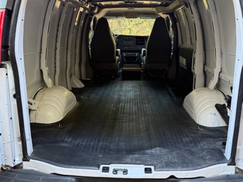 Used 2025 Chevrolet Express 2500 w/ Driver Convenience Package image 9