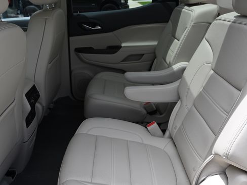 Used 2023 GMC Acadia Denali w/ Denali Ultimate Package FWD image 9