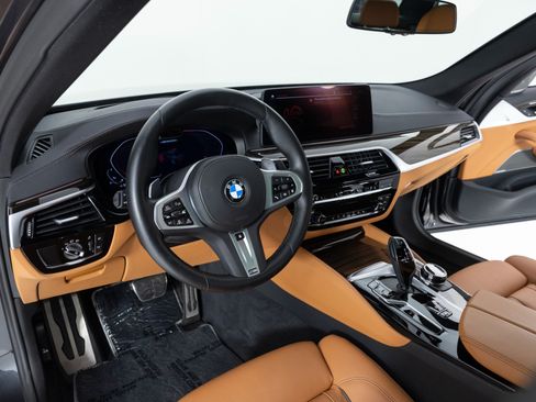 Used 2023 BMW M550i xDrive w/ Executive Package image 21