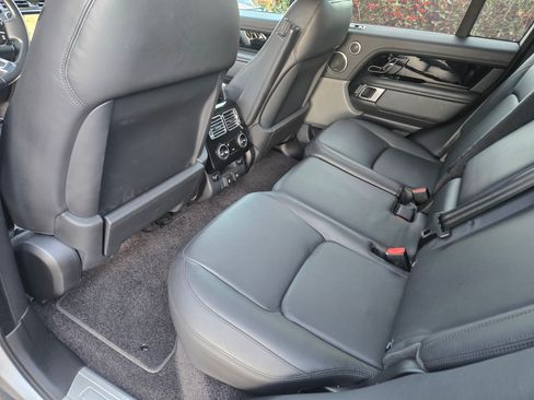 Used 2020 Land Rover Range Rover HSE image 15