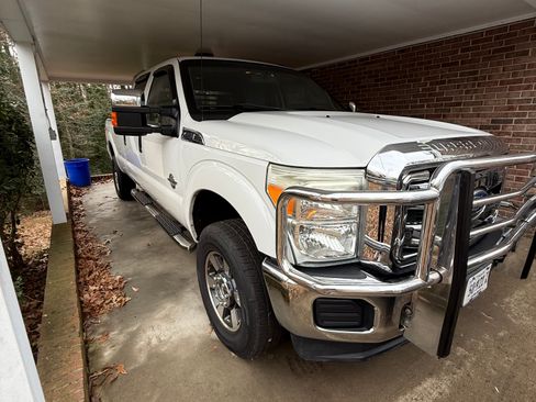 Used 2011 Ford F350 XLT w/ XLT Interior Pkg image 2