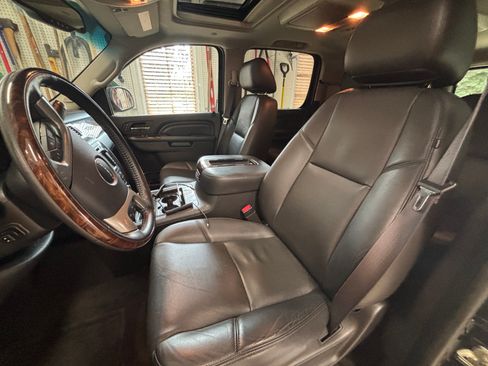 Used 2014 GMC Yukon XL Denali AWD/4WD image 5