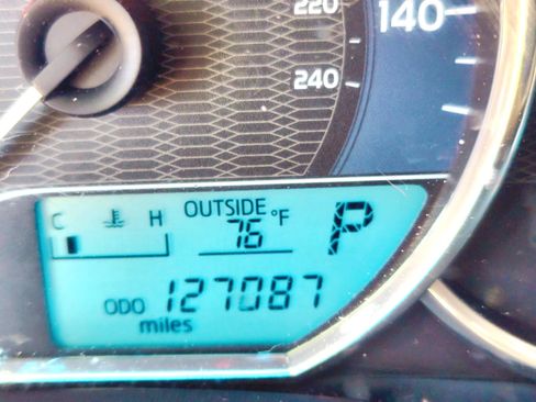 Used 2015 Toyota Corolla L image 4