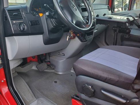 Used 2011 Mercedes-Benz Sprinter 2500 image 9