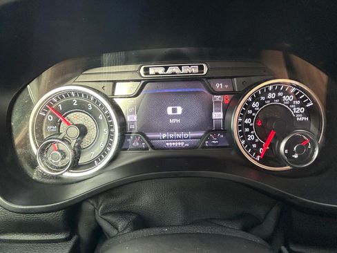 Used 2019 RAM 1500 Laramie AWD/4WD image 11