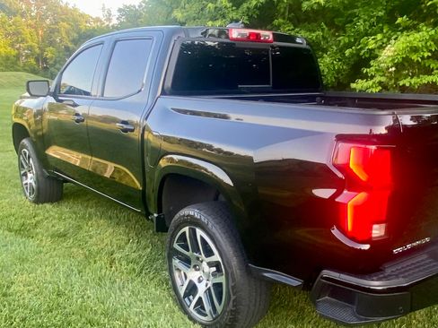 Used 2023 Chevrolet Colorado Z71 w/ Z71 Convenience Package 2 AWD/4WD image 9