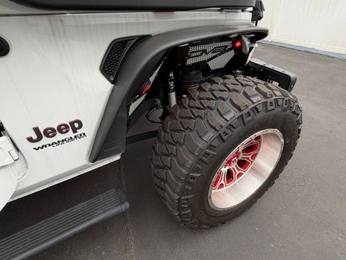 Used 2022 Jeep Wrangler Unlimited Rubicon w/ Steel Bumper Group AWD/4WD image 15