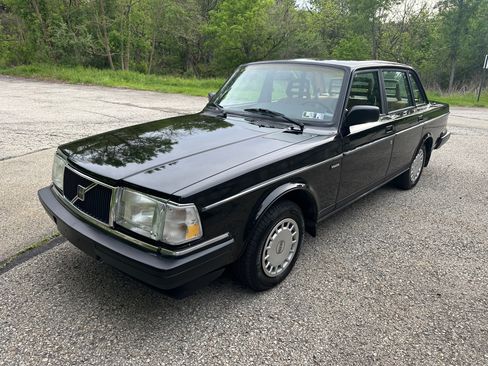 Used 1993 Volvo 240 Sedan RWD image 4