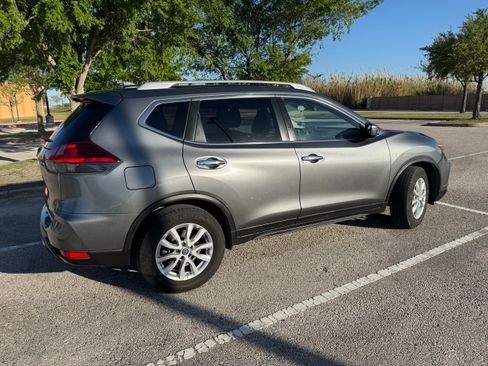 Used 2018 Nissan Rogue SV image 6