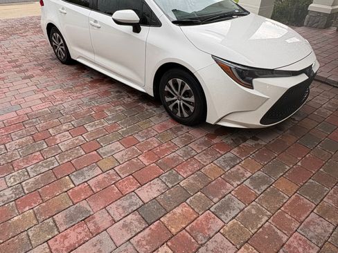 Used 2022 Toyota Corolla LE FWD image 1