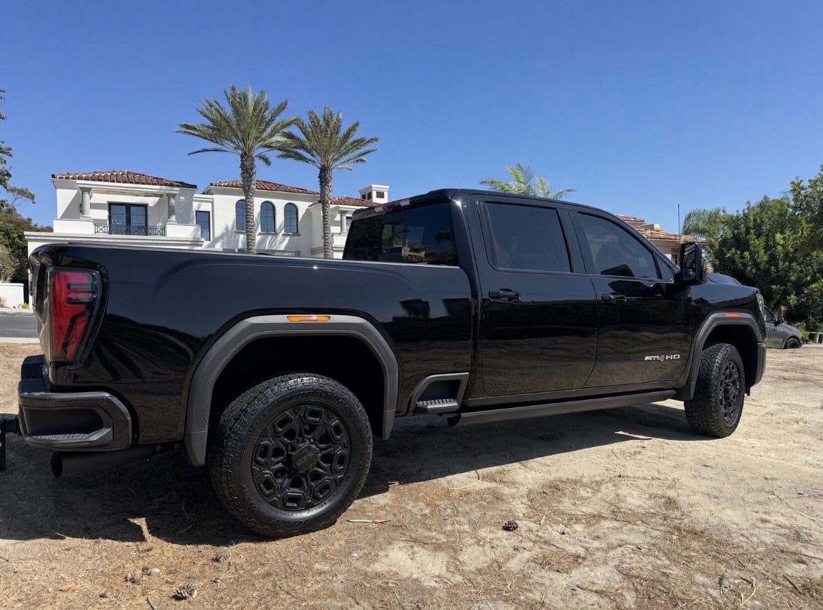Used 2024 GMC Sierra 2500 AT4 w/ AT4 Premium Plus Package AWD/4WD image 5