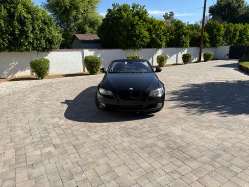 Used 2010 BMW 335i Convertible image 2