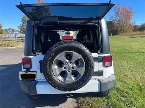 Used 2016 Jeep Wrangler Unlimited Sahara w/ Connectivity Group image 6