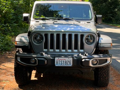 Used 2020 Jeep Wrangler Unlimited Sahara AWD/4WD image 2