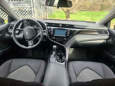 Used 2019 Toyota Camry LE image 12