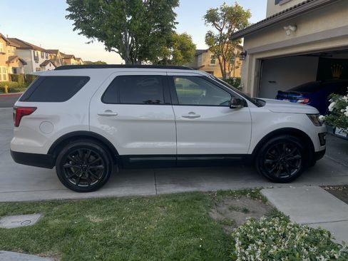Used 2017 Ford Explorer XLT w/ Equipment Group 202A image 17