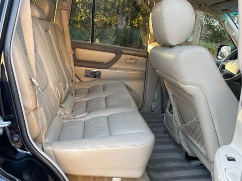 Used 2004 Toyota Land Cruiser image 13